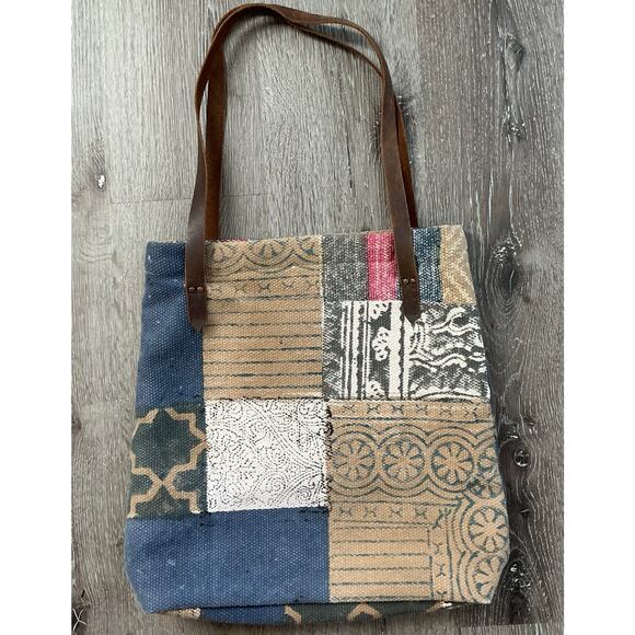 Signals Brand Unique Burlap Stamped Design Tote Bag Leather Handles Art - Picture 1 of 11